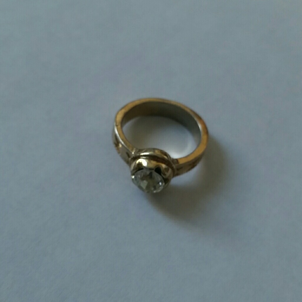 Butterfly patterned gold ring